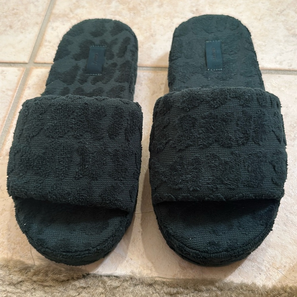 Skims Limited Edition Spa Terry Slippers size 37 Pine color